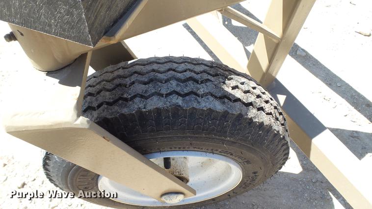 image for item DC5550 Parrish AgriTurf hay accumulator and grapple