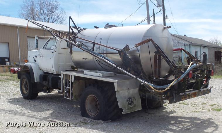 image for item DC7339 1989 GMC TopKick 7000 applicator truck