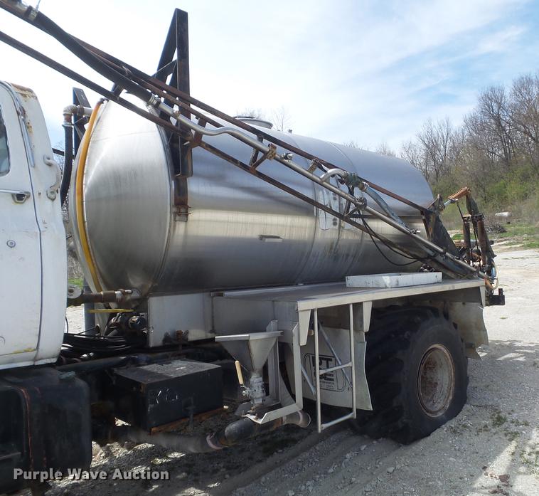 image for item DC7339 1989 GMC TopKick 7000 applicator truck