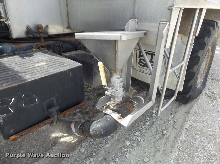 image for item DC7339 1989 GMC TopKick 7000 applicator truck