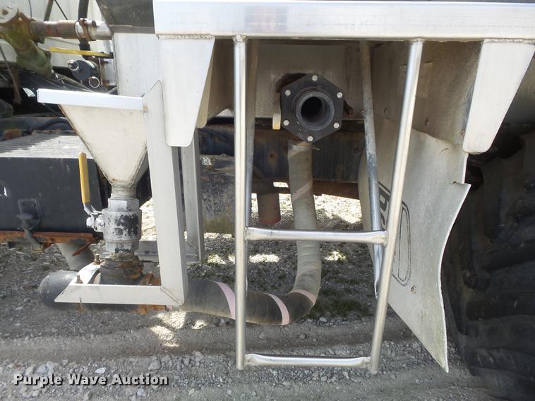 image for item DC7339 1989 GMC TopKick 7000 applicator truck