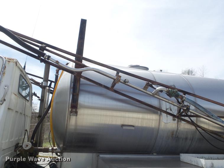 image for item DC7339 1989 GMC TopKick 7000 applicator truck