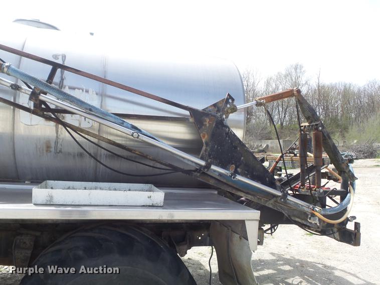 image for item DC7339 1989 GMC TopKick 7000 applicator truck