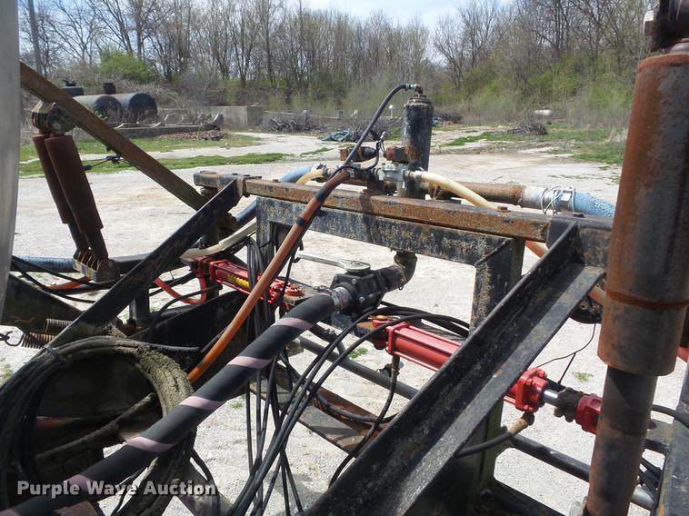 image for item DC7339 1989 GMC TopKick 7000 applicator truck