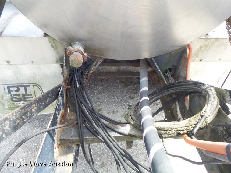 image for item DC7339 1989 GMC TopKick 7000 applicator truck