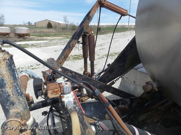 image for item DC7339 1989 GMC TopKick 7000 applicator truck