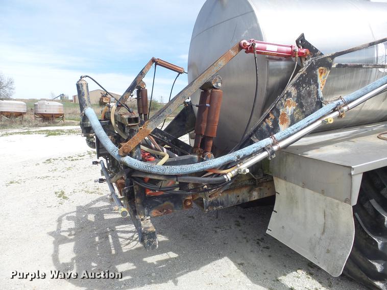 image for item DC7339 1989 GMC TopKick 7000 applicator truck