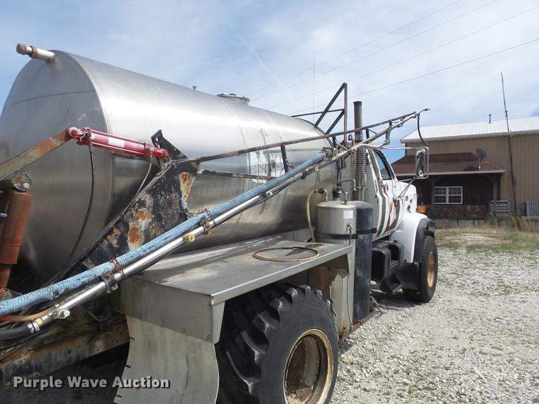 image for item DC7339 1989 GMC TopKick 7000 applicator truck