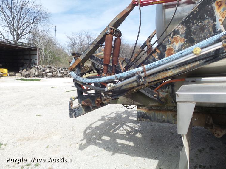 image for item DC7339 1989 GMC TopKick 7000 applicator truck