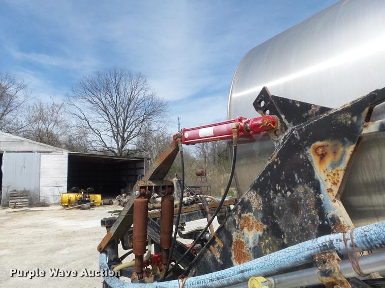 image for item DC7339 1989 GMC TopKick 7000 applicator truck