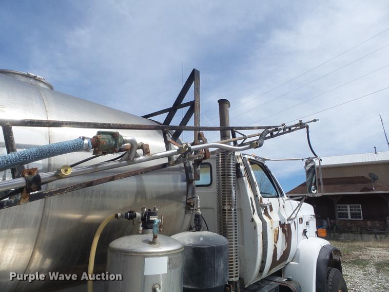 image for item DC7339 1989 GMC TopKick 7000 applicator truck