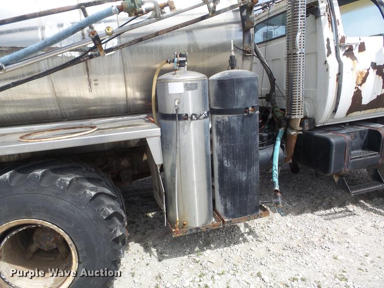 image for item DC7339 1989 GMC TopKick 7000 applicator truck