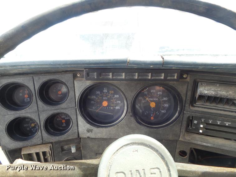 image for item DC7339 1989 GMC TopKick 7000 applicator truck