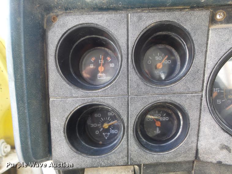 image for item DC7339 1989 GMC TopKick 7000 applicator truck