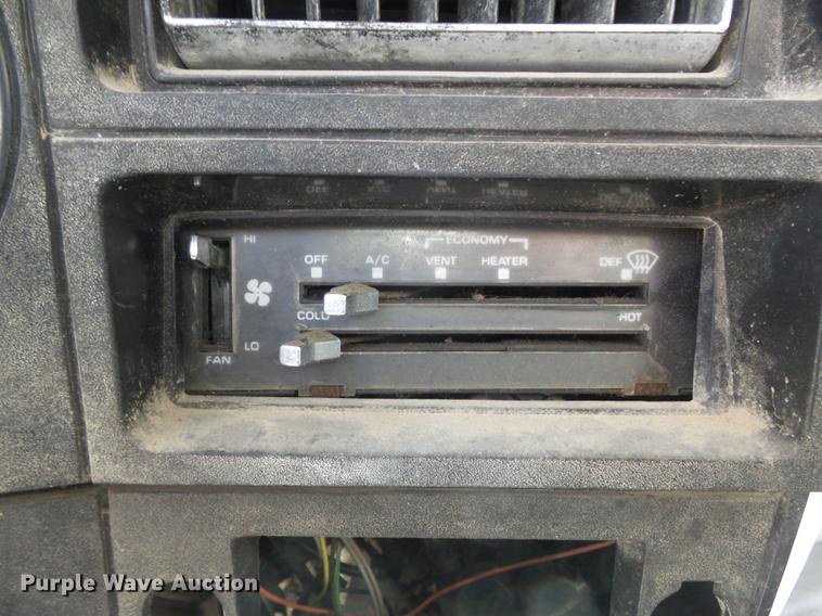 image for item DC7339 1989 GMC TopKick 7000 applicator truck