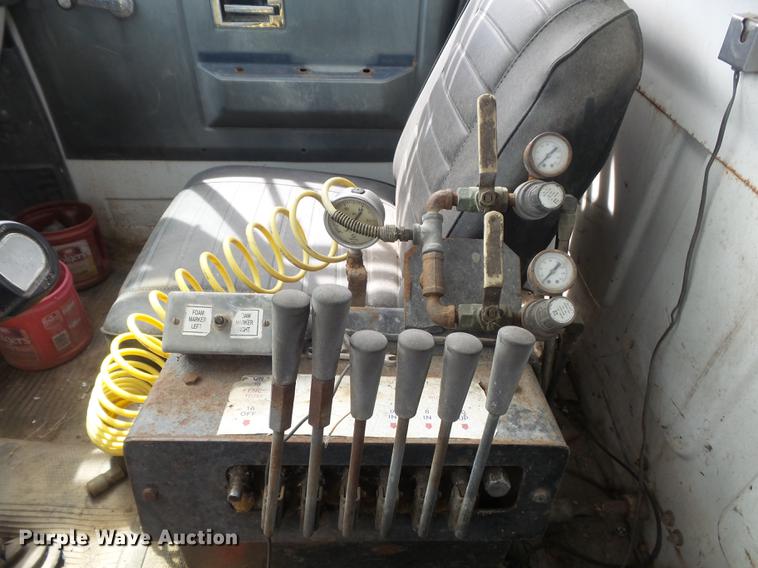 image for item DC7339 1989 GMC TopKick 7000 applicator truck