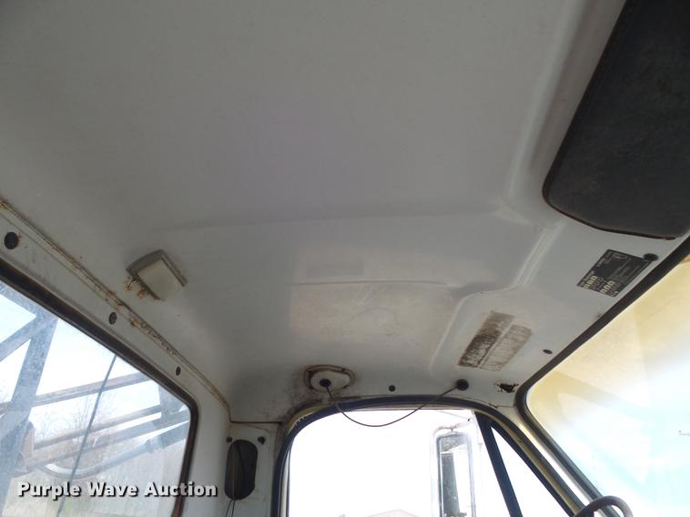 image for item DC7339 1989 GMC TopKick 7000 applicator truck