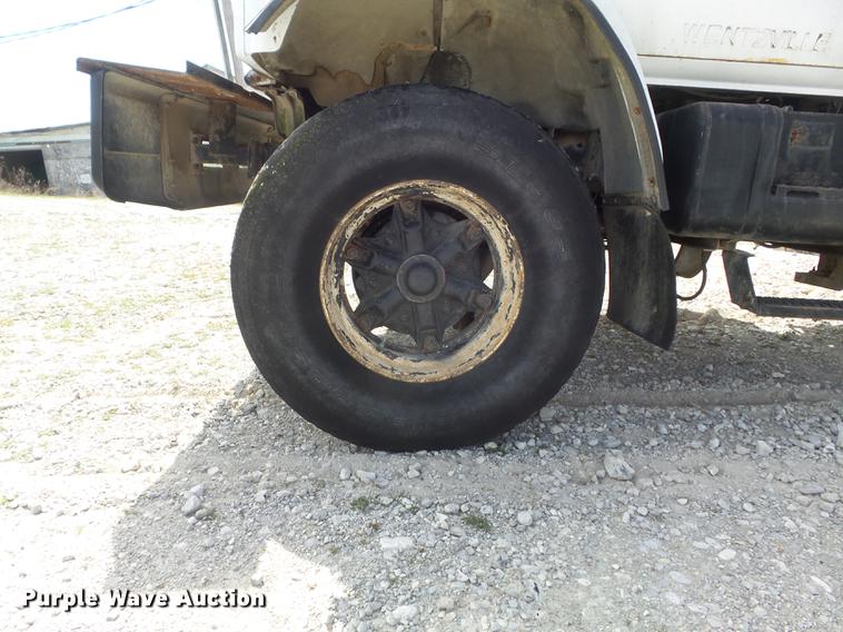 image for item DC7339 1989 GMC TopKick 7000 applicator truck