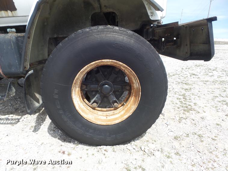 image for item DC7339 1989 GMC TopKick 7000 applicator truck