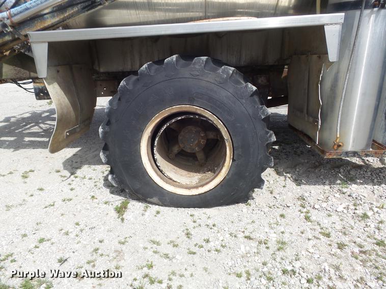 image for item DC7339 1989 GMC TopKick 7000 applicator truck