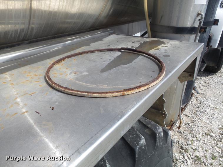 image for item DC7339 1989 GMC TopKick 7000 applicator truck