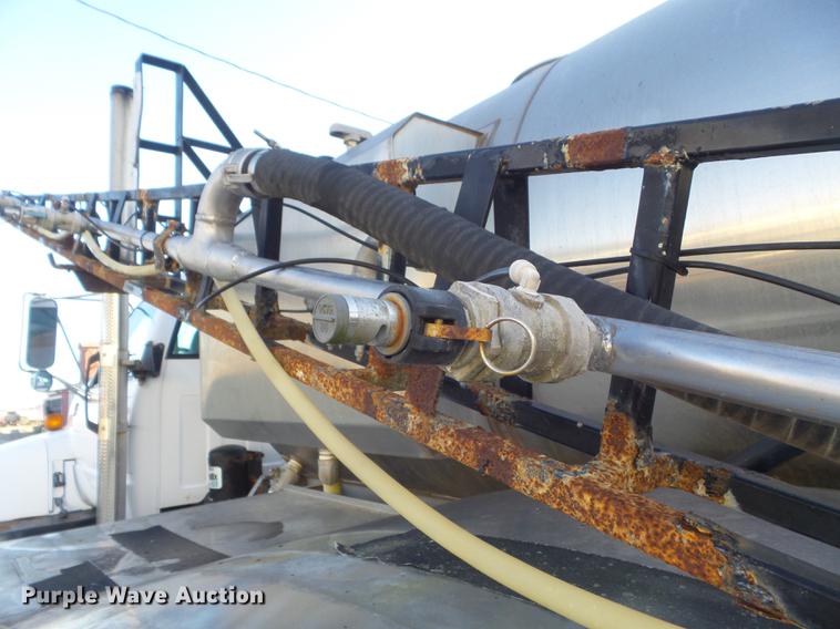 image for item DC7340 1999 GMC C8500 applicator truck