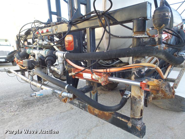 image for item DC7340 1999 GMC C8500 applicator truck