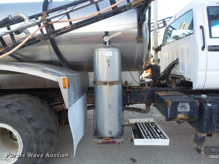 image for item DC7340 1999 GMC C8500 applicator truck