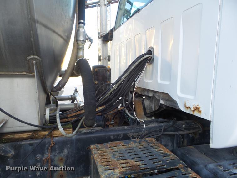 image for item DC7340 1999 GMC C8500 applicator truck