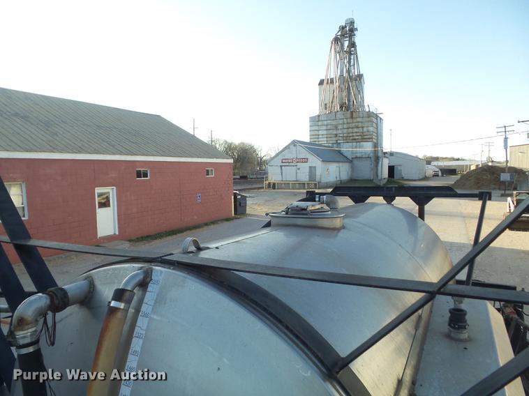 image for item DC7340 1999 GMC C8500 applicator truck