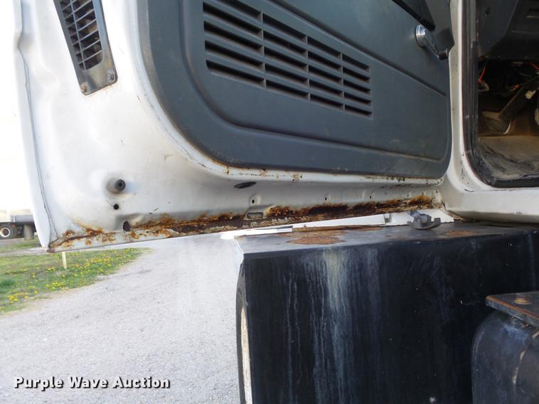 image for item DC7340 1999 GMC C8500 applicator truck