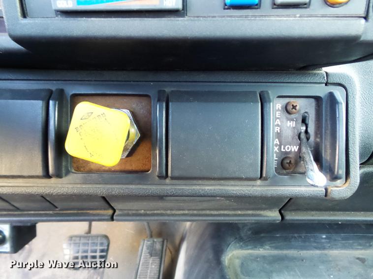 image for item DC7340 1999 GMC C8500 applicator truck