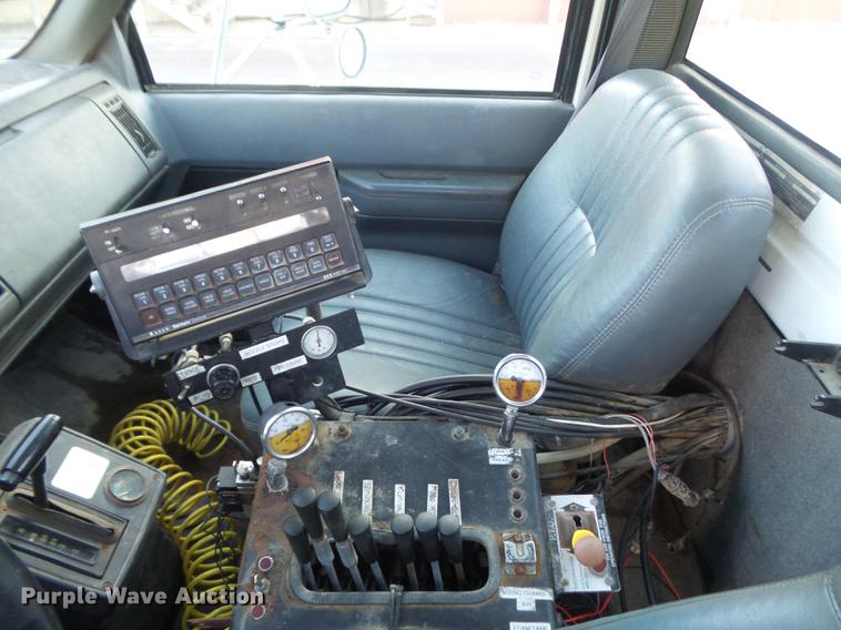 image for item DC7340 1999 GMC C8500 applicator truck