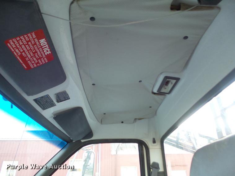 image for item DC7340 1999 GMC C8500 applicator truck