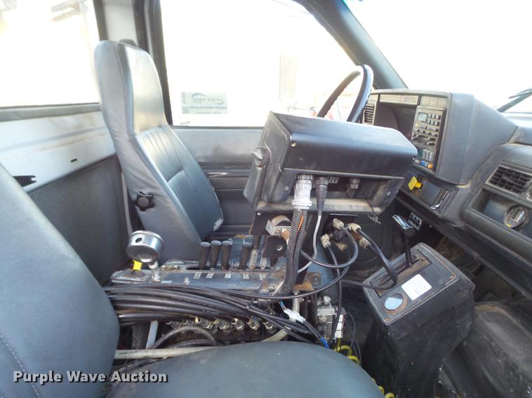 image for item DC7340 1999 GMC C8500 applicator truck