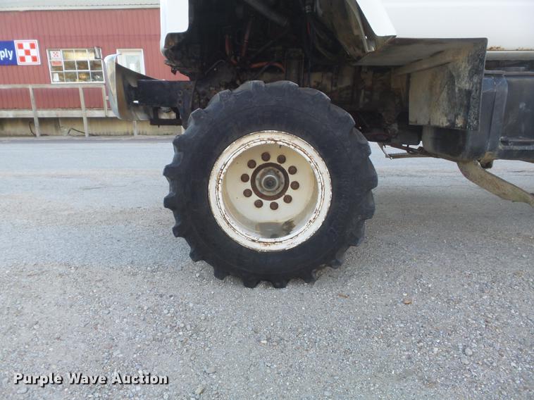 image for item DC7340 1999 GMC C8500 applicator truck