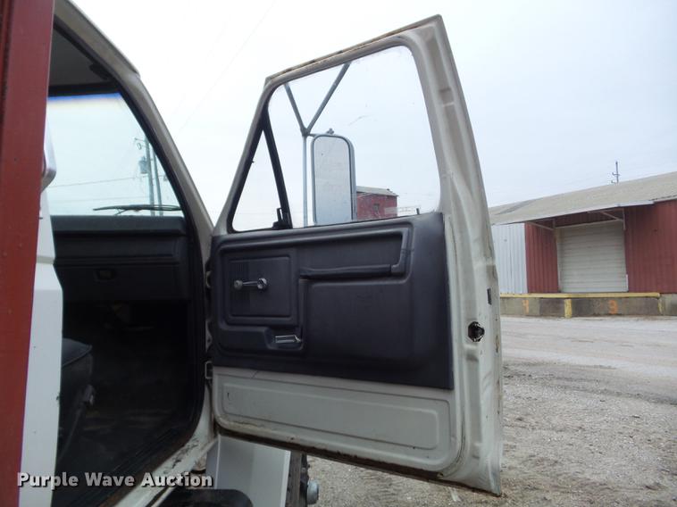 image for item DC7359 1984 Ford F8000 grain truck