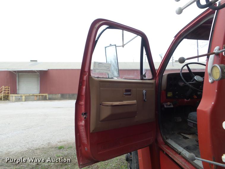 image for item DC7360 1988 Chevrolet Kodiak 70 feed truck