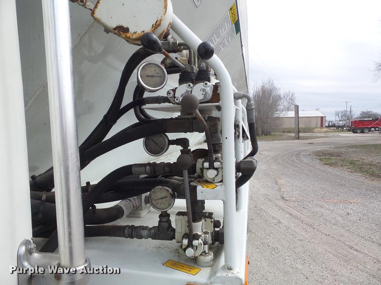 image for item DC7362 1999 Freightliner FL70 feed truck