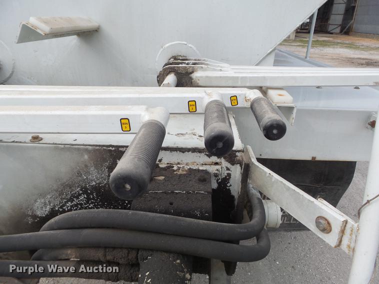 image for item DC7362 1999 Freightliner FL70 feed truck