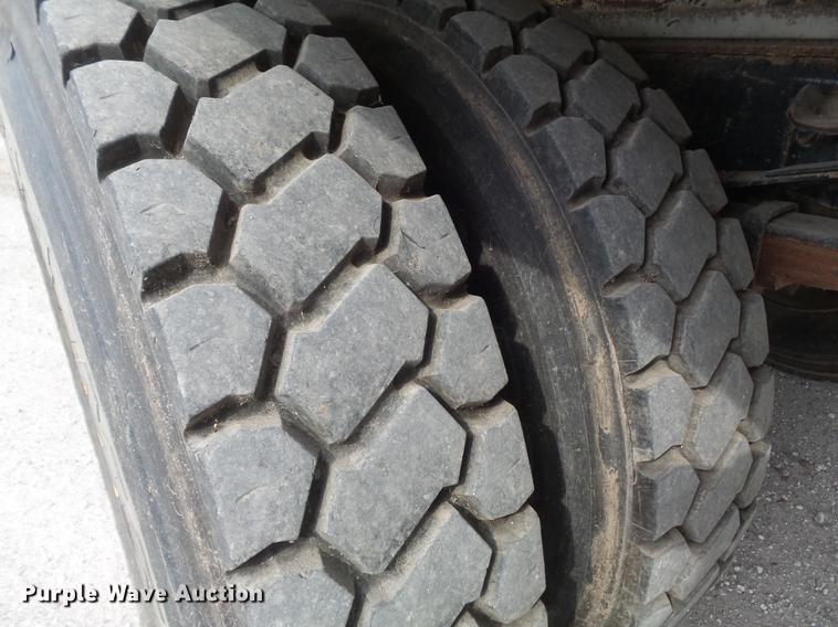 image for item DC7362 1999 Freightliner FL70 feed truck