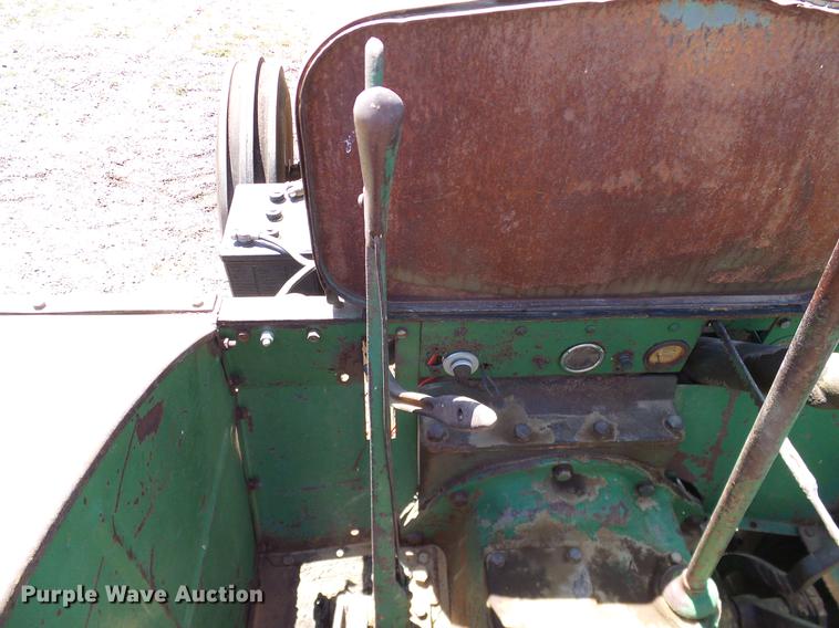 image for item DD1256 1945 Oliver 99 tractor