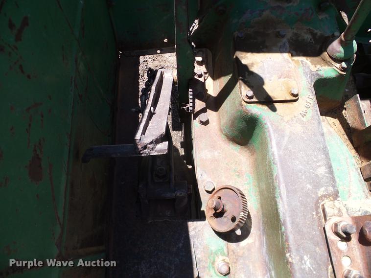 image for item DD1256 1945 Oliver 99 tractor