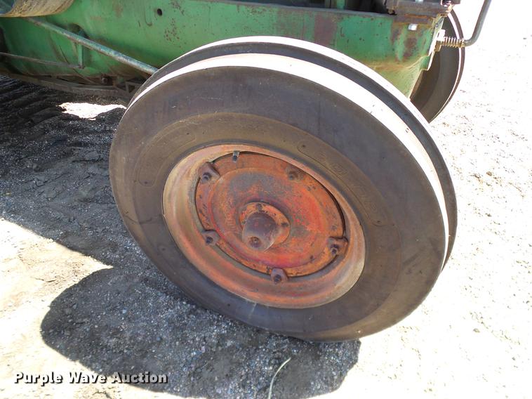 image for item DD1256 1945 Oliver 99 tractor