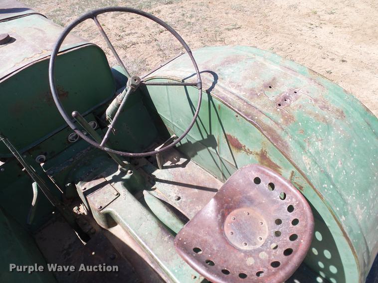 image for item DD1260 1941 Oliver 99 tractor