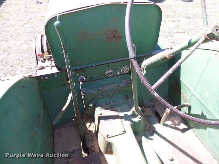 image for item DD1260 1941 Oliver 99 tractor