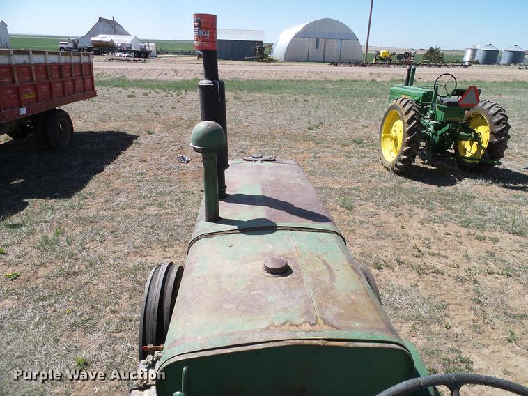 image for item DD1260 1941 Oliver 99 tractor