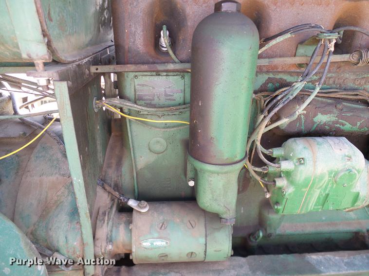 image for item DD1260 1941 Oliver 99 tractor