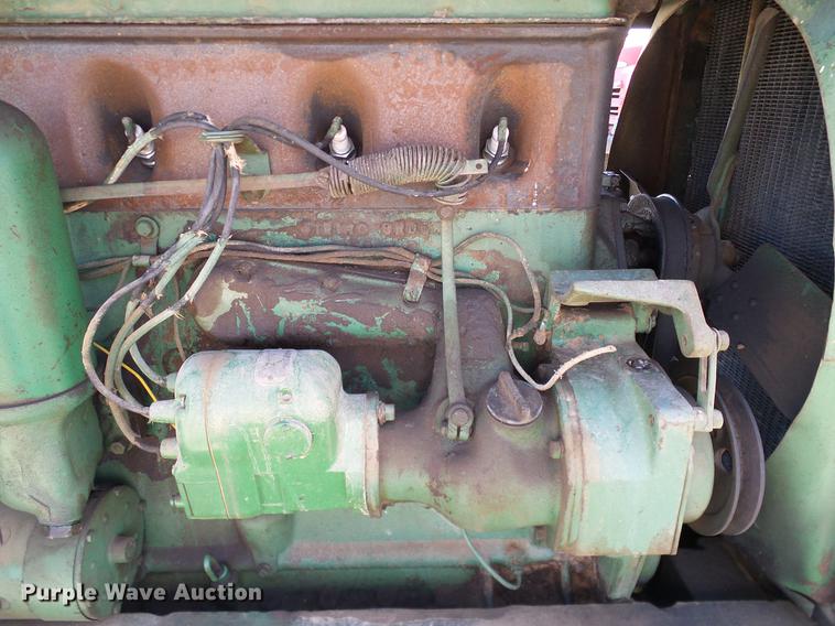 image for item DD1260 1941 Oliver 99 tractor