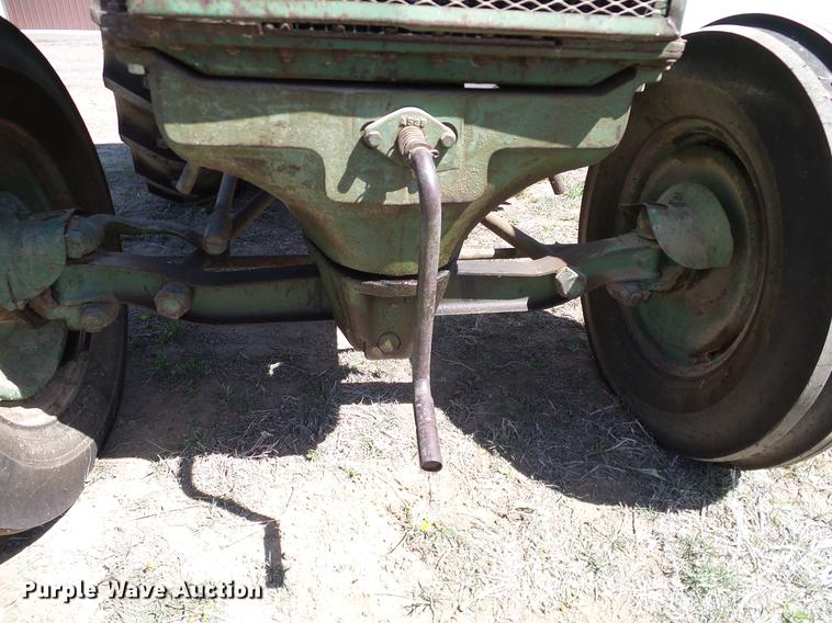 image for item DD1260 1941 Oliver 99 tractor
